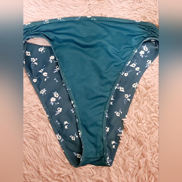 Hollister Two Piece Floral Bikini Set size M - Picture 6 of 6